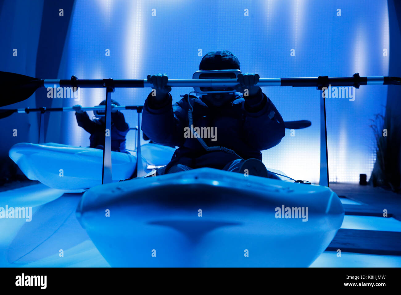 Sport virtuel simulateurs de réalité virtuelle.. la france Photo Stock -  Alamy