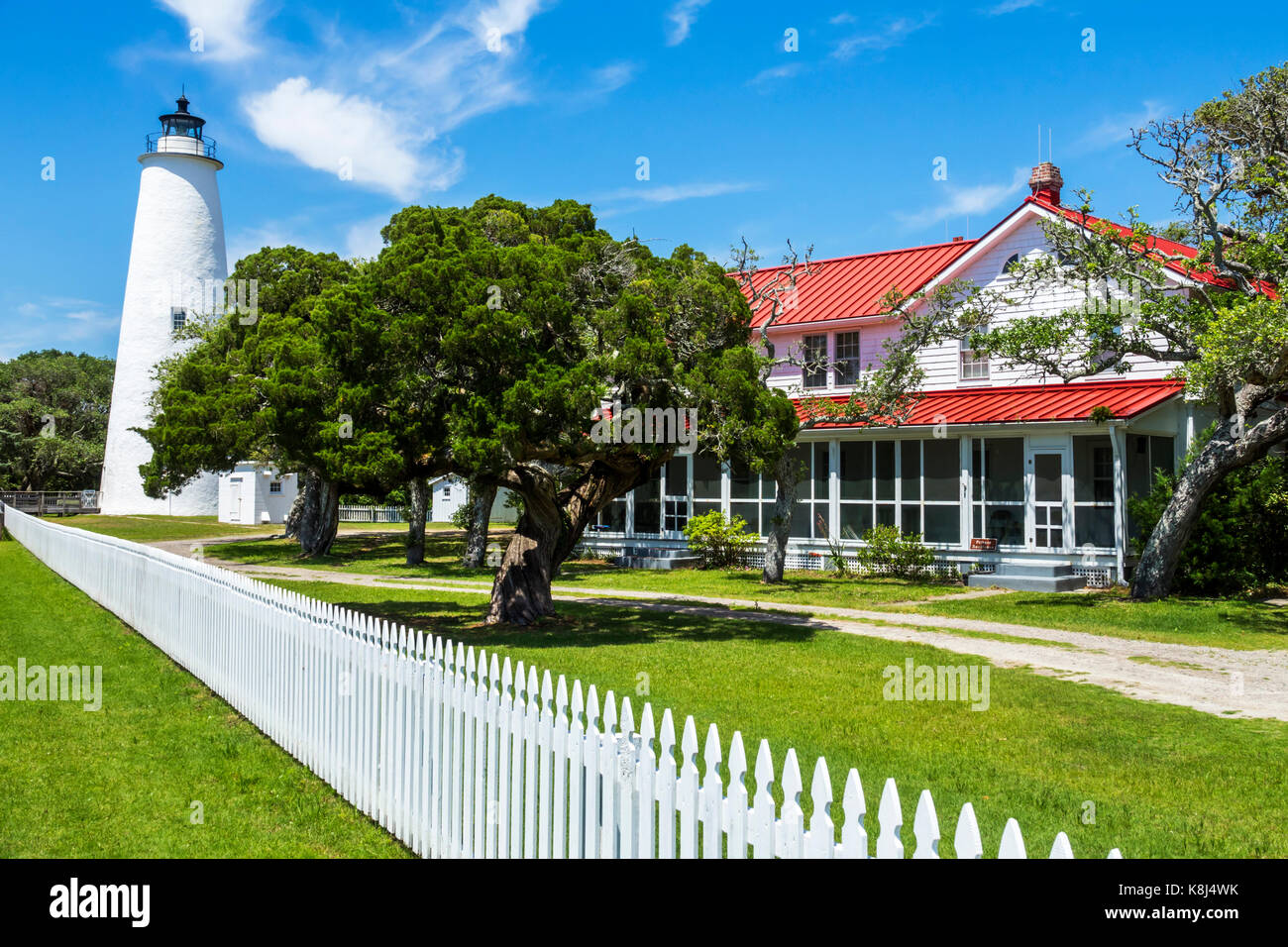 Caroline du Nord,NC,banques extérieures,l'île d'Ocracoke,lumière d'Ocracoke,phare station,promenade,NC170518106 Banque D'Images