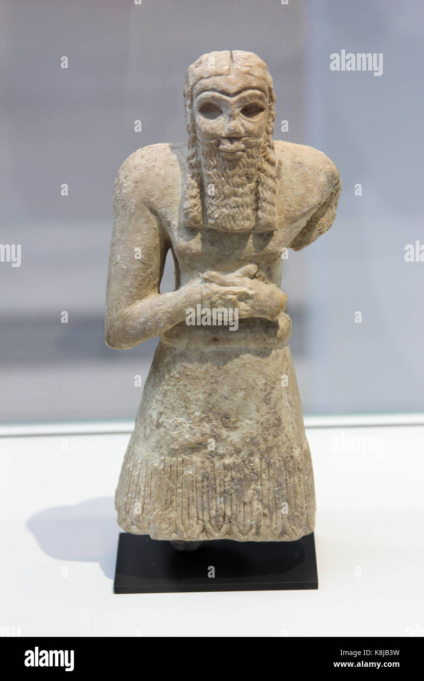 Homme de prière inscrit au nom de Ginak, prince de la ville-état d'Edina. Environ 2700 av. J.-C. Calcaire. Région de Diyala, Mésopotamie, Irak d'aujourd'hui. Banque D'Images