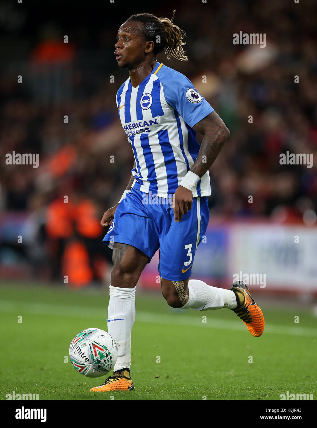 Brighton et Hove Albion Gaetan Bong en action lors de la Carabao Cup, troisième match au stade Vitality, à Bournemouth. APPUYEZ SUR ASSOCIATION photo. Date de la photo: Mardi 19 septembre 2017. Voir PA Story FOOTBALL Bournemouth. Le crédit photo devrait se lire: Steven Paston/PA Wire. RESTRICTIONS : aucune utilisation avec des fichiers audio, vidéo, données, listes de présentoirs, logos de clubs/ligue ou services « en direct » non autorisés. Utilisation en ligne limitée à 75 images, pas d'émulation vidéo. Aucune utilisation dans les Paris, les jeux ou les publications de club/ligue/joueur unique. Banque D'Images