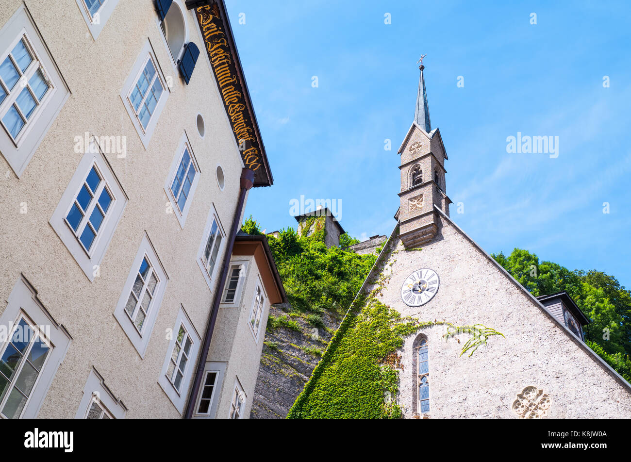 Autriche, Salzbourg, vue vers le haut de la façade arrière de l'churchin blasius la vieille ville Banque D'Images