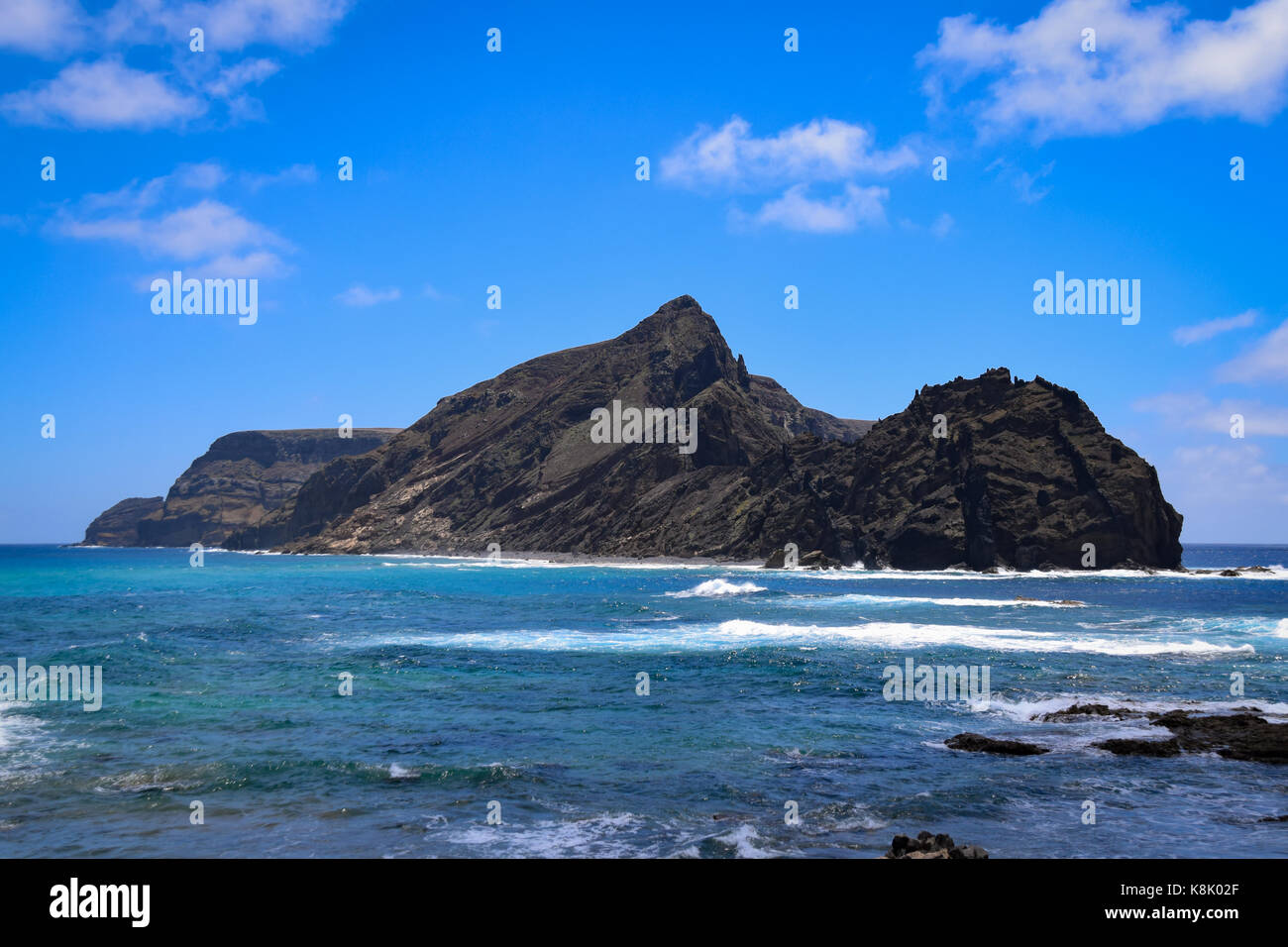 Islote da Cal oppostie Ponta da Calheta, l'île de Porto Santo, à Madère Banque D'Images