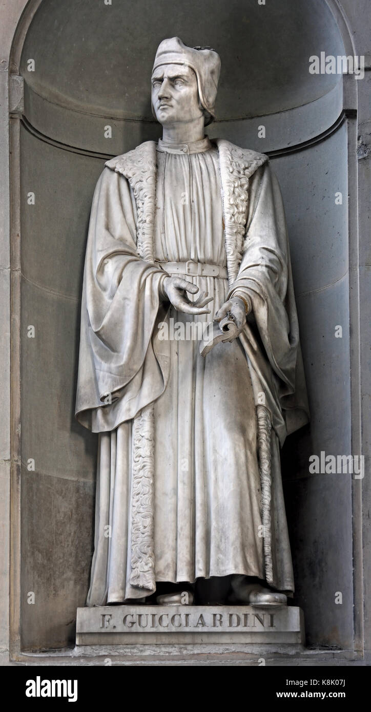 Francesco Guicciardini 1483 - 1540 était un historien et homme d'État italien. Un(e) ami(e) porte-parole et de Niccolò Machiavelli et l'un des grands écrivains politiques de la Renaissance italienne. Statue à la Galerie des Offices à Florence, Toscane Italie. par Luigi Cartei Banque D'Images