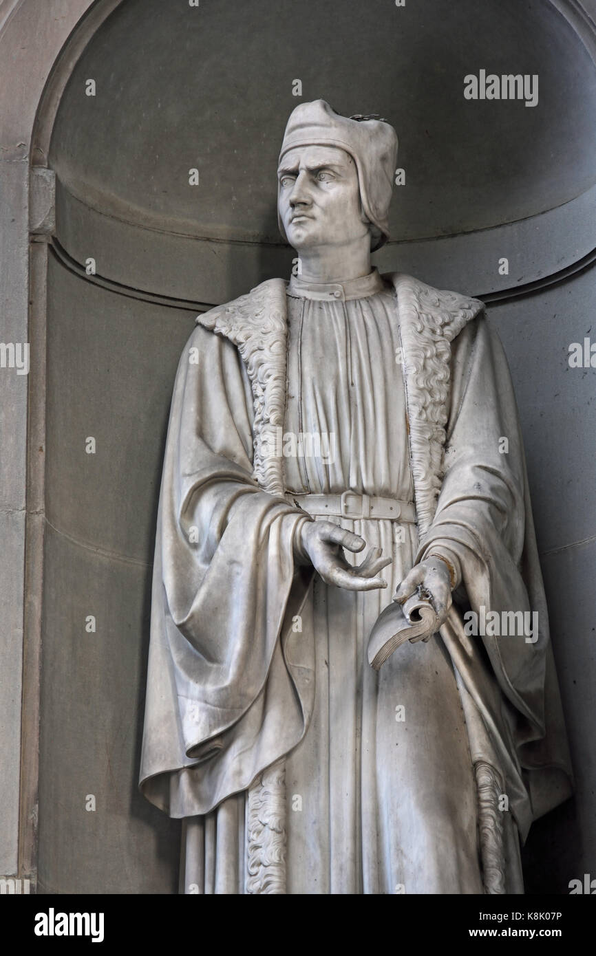 Francesco Guicciardini 1483 - 1540 était un historien et homme d'État italien. Un(e) ami(e) porte-parole et de Niccolò Machiavelli et l'un des grands écrivains politiques de la Renaissance italienne. Statue à la Galerie des Offices à Florence, Toscane Italie. par Luigi Cartei Banque D'Images