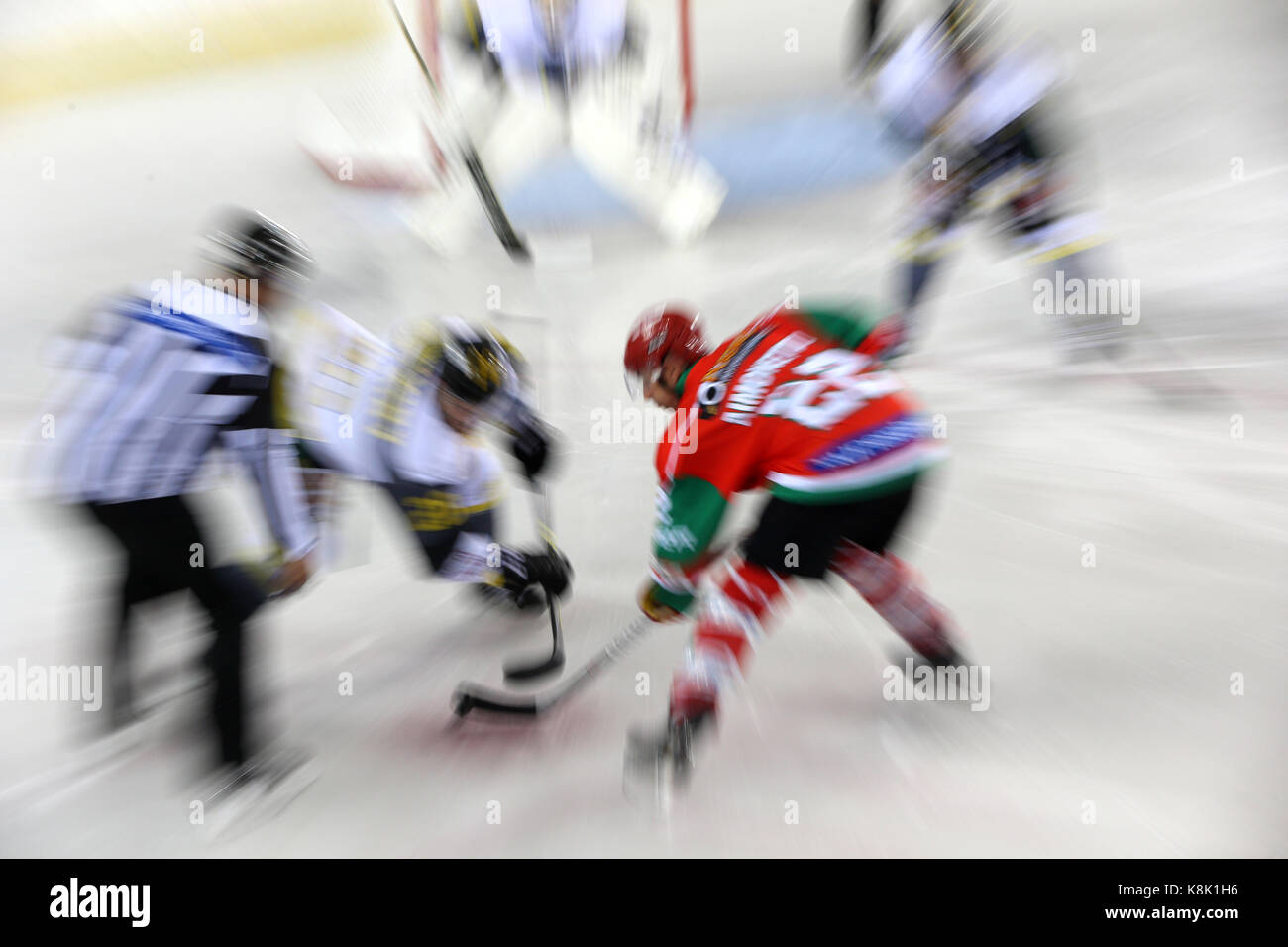 Match de hockey sur glace. Les joueurs en action. la france. Banque D'Images