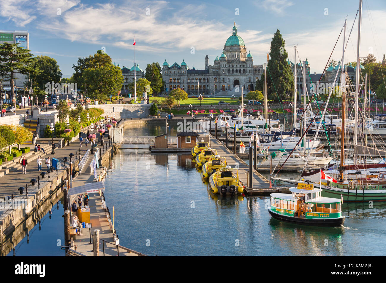Victoria, Colombie-Britannique, Canada - 11 septembre 2017 : le port de Victoria et de la Colombie-Britannique Édifices du Parlement au coucher du soleil Banque D'Images