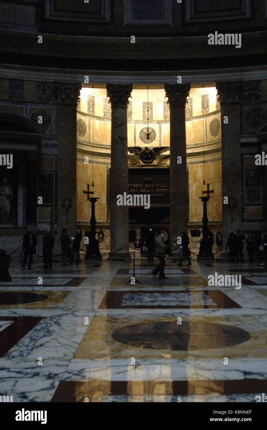 Tombe de Victor Emmanuel II, roi d'Italie (1820-1878). à l'intérieur du panthéon, Rome, Italie. Banque D'Images