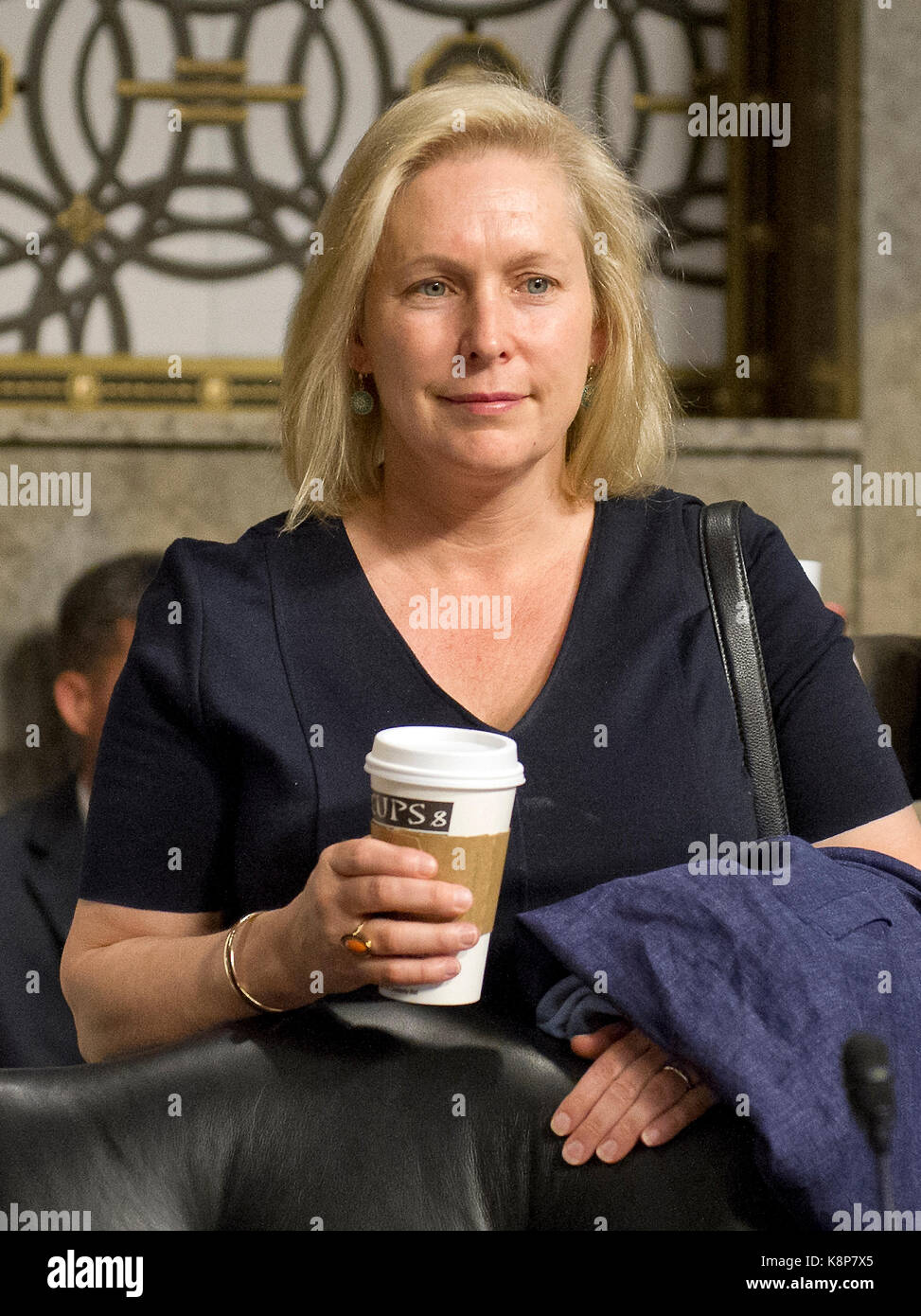 États-unis le sénateur kirsten gillibrand (démocrate de New York) arrive d'entendre des témoignages devant le comité du sénat américain sur les services armés sur "100 united states navy incidents de mer" sur la colline du Capitole à Washington, DC le Mardi, Septembre 19, 2017. l'audience étudie les deux collisions avec l'USS Fitzgerald et USS John Mccain s. qui a entraîné la perte de 17 marins us. crédit : ron sachs / cnp - aucun fil service - photo : ron sachs/consolidé nouvelles photos/ron sachs - CNP Banque D'Images