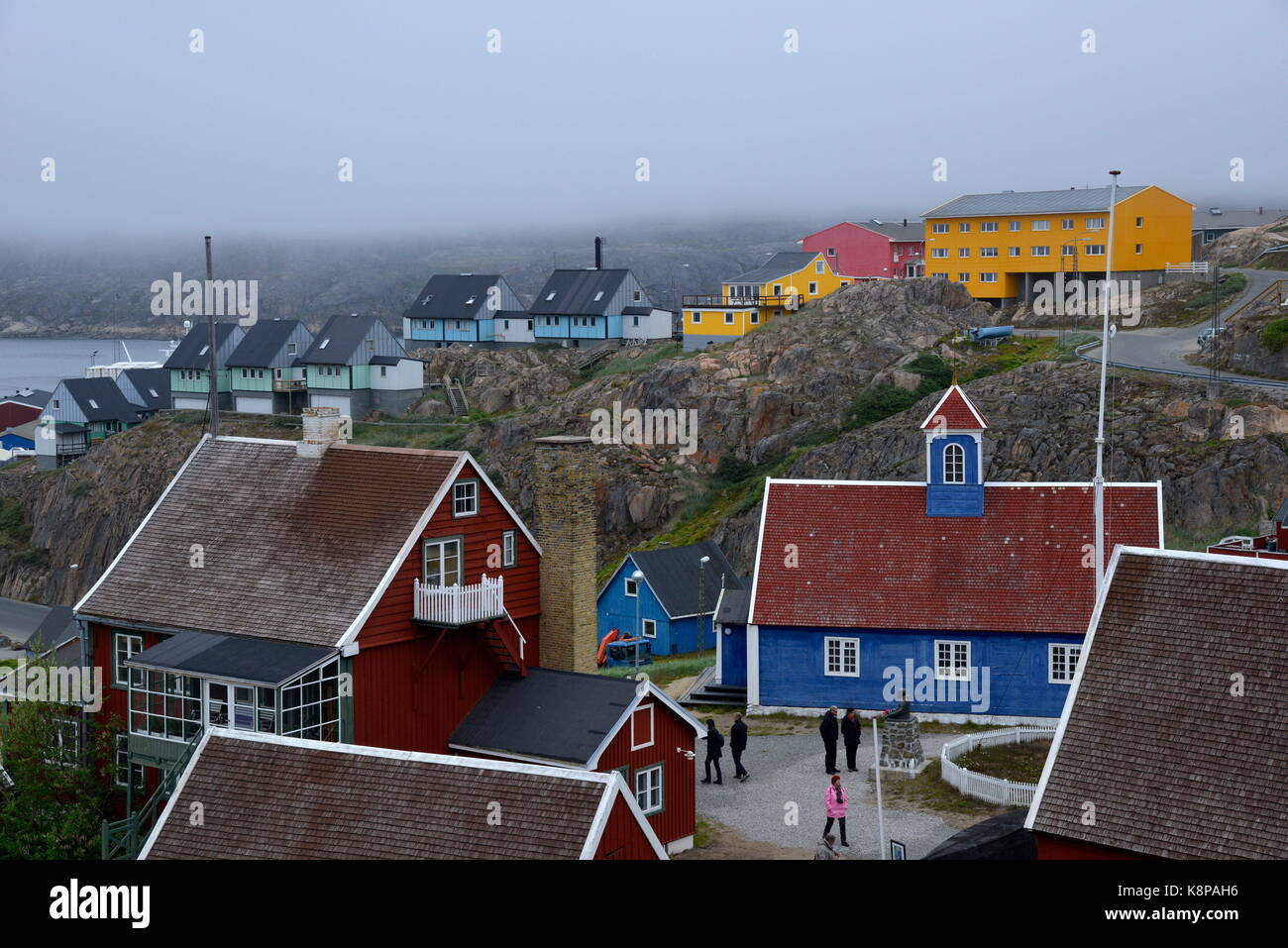 La ville de sisimut sur la côte ouest du Groenland. Elle est la deuxième plus grande du pays, située dans un paysage montagneux, à 75 kilomètres au nord du cercle polaire. prises 16.08.2017. photo : karlheinz schindler/dpa-zentralbild/zb | conditions dans le monde entier Banque D'Images
