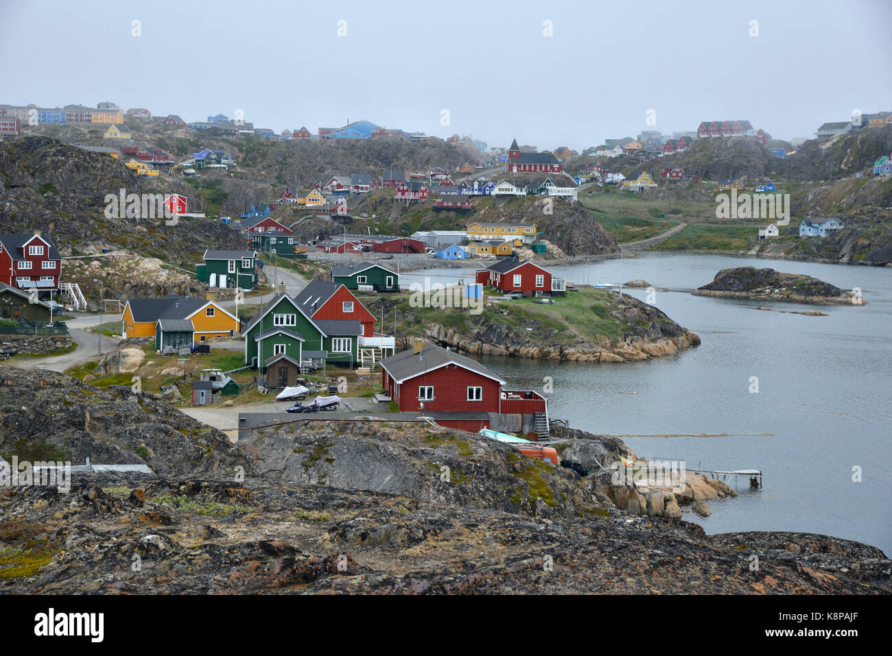 La ville de sisimiut, sur la côte ouest du Groenland. c'est le deuxième plus grand du pays, située dans un paysage montagneux, à 75 kilomètres au nord du cercle polaire. prises 16.08.2017. photo : karlheinz schindler/dpa-zentralbild/zb | conditions dans le monde entier Banque D'Images
