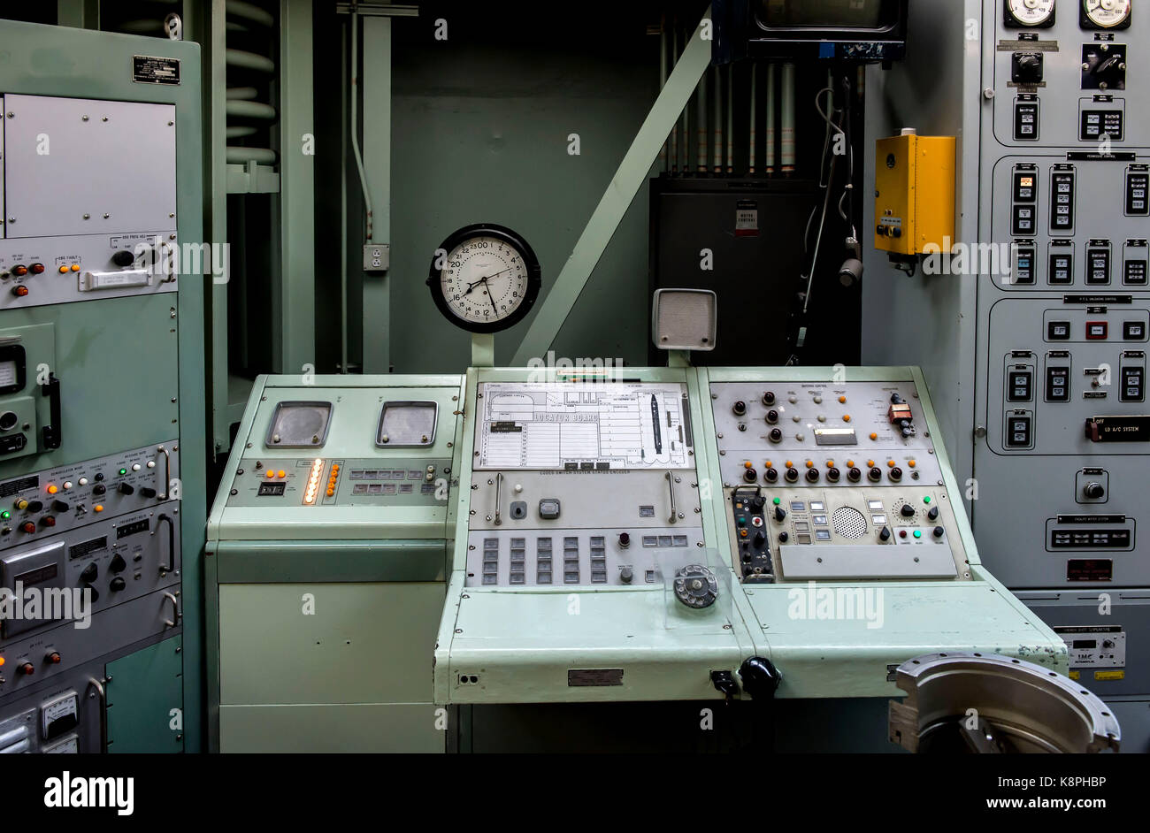 - Sahuarita, Arizona, USA. 20 sep, 2017. Le centre de contrôle de lancement au titan missile museum, site d'un ancien complexe d'icbm titan ii opérationnel. maintenant administré par la Fondation canadienne de l'aérospatiale de l'Arizona, le musée offre aux visiteurs visite guidée accès à son silo de missiles, le centre de contrôle et d'accès des tunnels. titan ii 571-7 complexes, comme on l'appelle, est devenu opérationnel en 1963, à l'apogée de la guerre froide avec l'Union soviétique, et a été désactivée en novembre 1982 à la suite d'un traité nucléaire. crédit : zuma Press, Inc./Alamy live news Banque D'Images