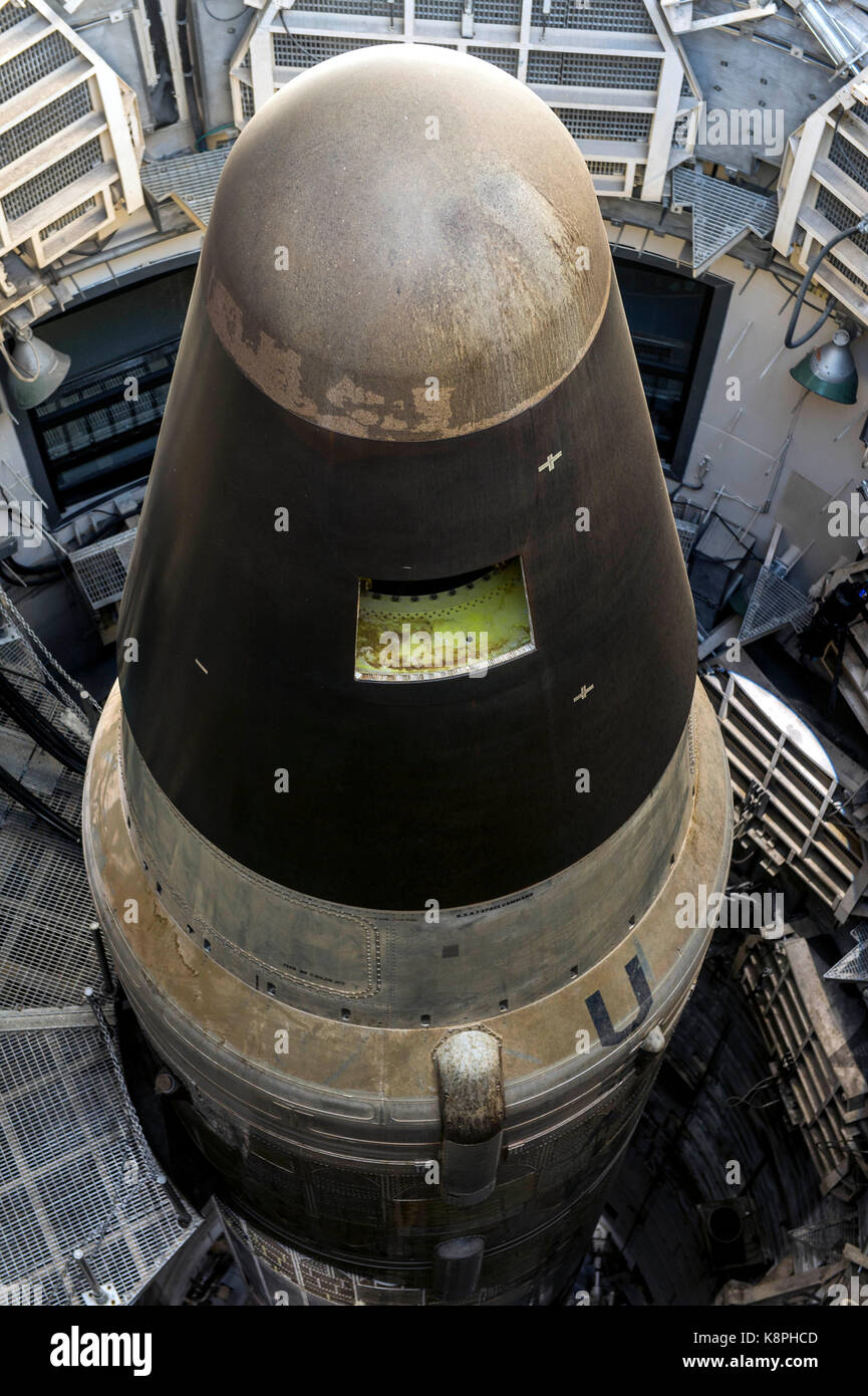 - Sahuarita, Arizona, USA. 20 sep, 2017. Un missile Titan II comme vu du haut le silo au titan missile museum, site d'un ancien complexe d'icbm titan ii opérationnel. maintenant administré par la Fondation canadienne de l'aérospatiale de l'Arizona, le musée offre aux visiteurs visite guidée accès à son silo de missiles, le centre de contrôle et d'accès des tunnels. titan ii 571-7 complexes, comme on l'appelle, est devenu opérationnel en 1963, à l'apogée de la guerre froide avec l'Union soviétique, et a été désactivée en novembre 1982 à la suite d'un traité nucléaire. crédit : zuma Press, Inc./Alamy live news Banque D'Images