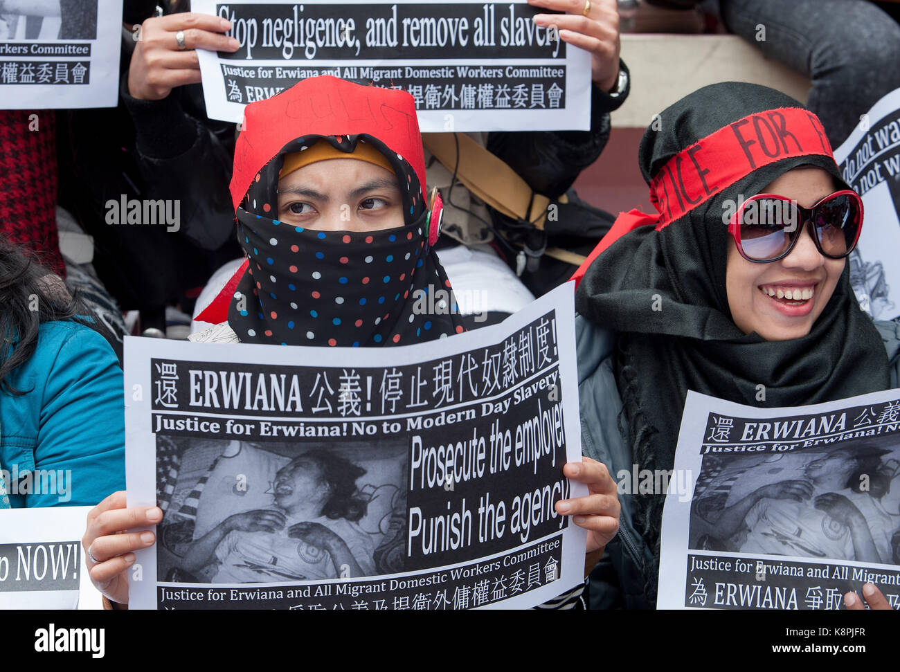 Hong Kong, Hong Kong SAR, Chine. 19 janvier 2014. La justice pour Erwiana proteste contre les travailleurs migrants Hong Kong.les travailleurs domestiques étrangers à Hong Kong descendent dans les rues de WAN Chai au siège de la police de HK pour montrer leur soutien à Erwiana Sulistyaningsih, appelant à la justice pour tous les travailleurs migrants. Une femme au foyer de Hong Kong a été condamnée à six ans de prison pour abus d'Erwiana, une jeune travailleuse indonésienne qu'elle a détenue chez elle. Crédit : Jayne Russell/ZUMA Wire/Alay Live News Banque D'Images