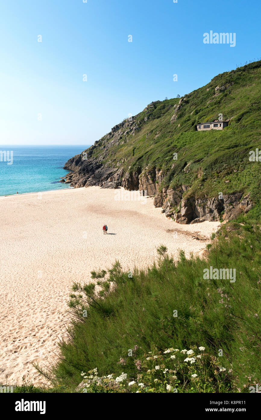 Plage de porthcurno Sandy Cove à Cornwall, Angleterre, Grande-Bretagne, Royaume-Uni. Banque D'Images