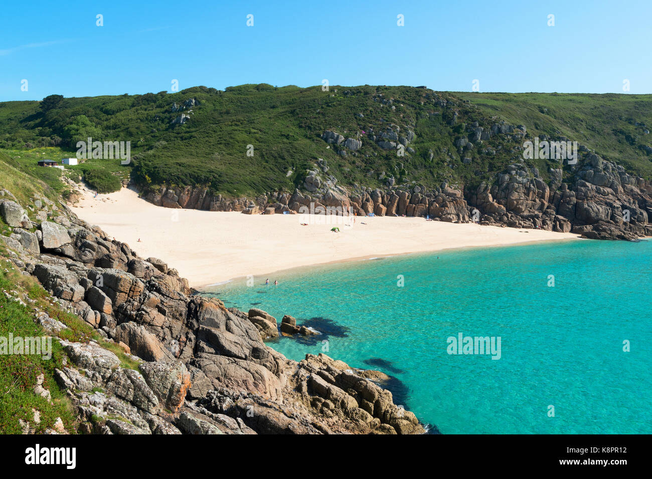 Plage de porthcurno Sandy Cove à Cornwall, Angleterre, Grande-Bretagne, Royaume-Uni. Banque D'Images