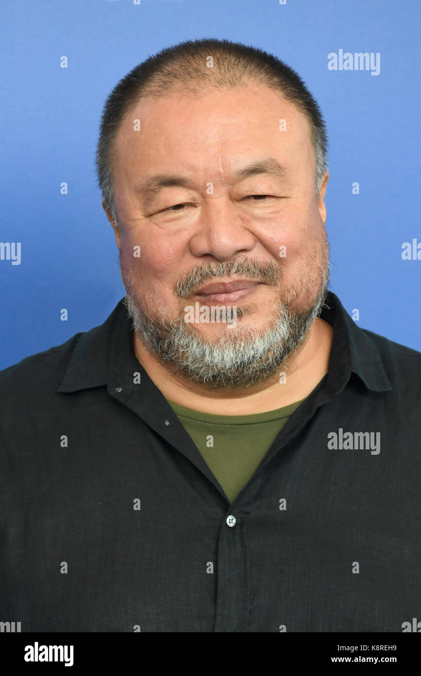 L'artiste contemporain chinois Ai Weiwei activiste et assiste à la photocall pour les droits de l'écoulement de l'eau pendant le 74e Festival du Film de Venise à Venise. © Paul Treadway Banque D'Images