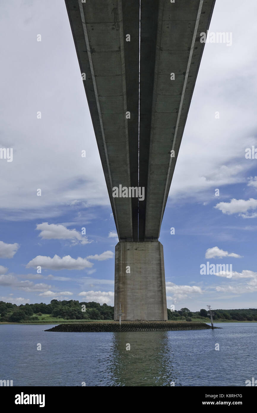 L'orwell pont construit en 1982 se compose d'une paire de poutres-caissons en béton continu, l'écart entre eux peut être vu dans cette photo. Banque D'Images