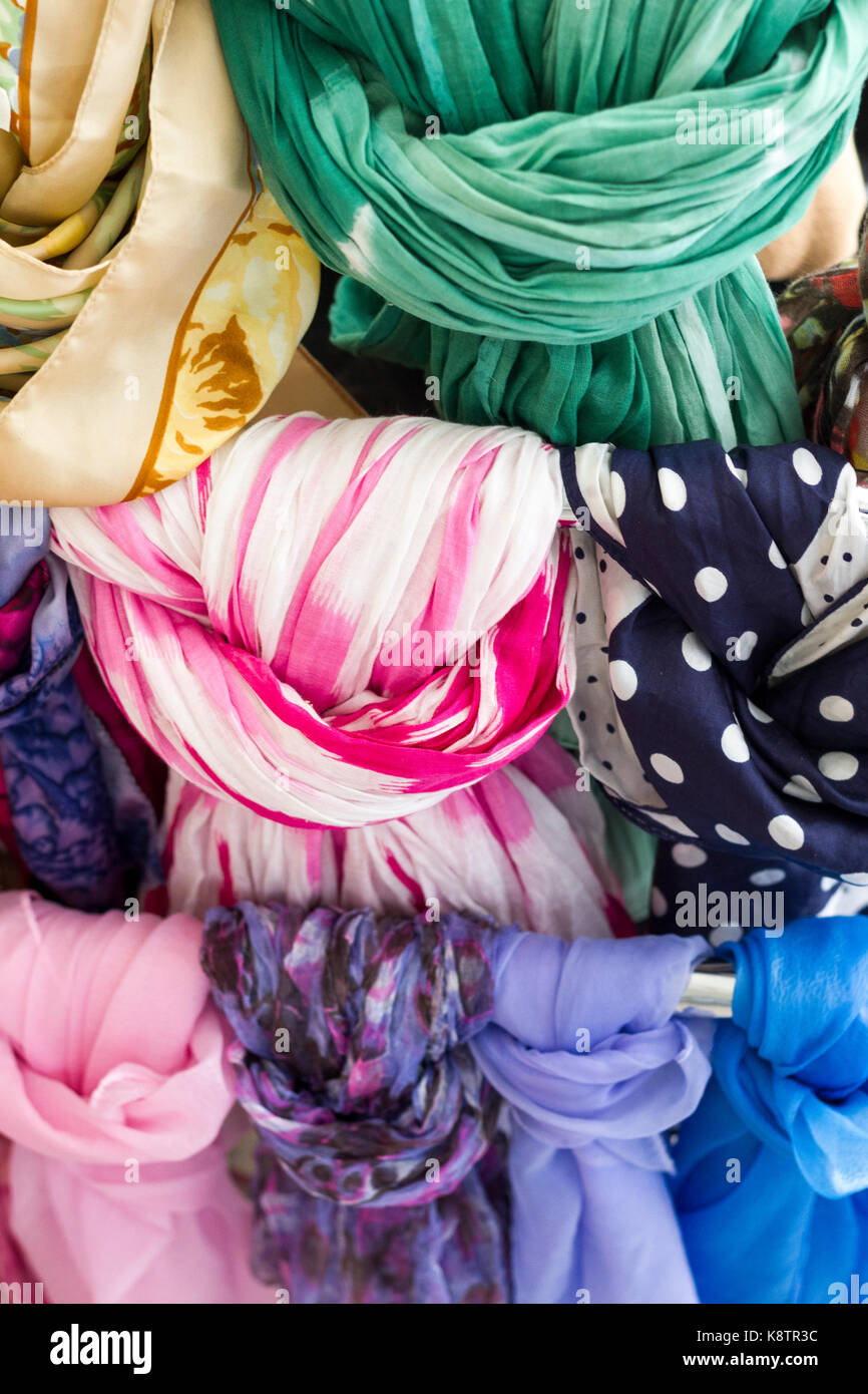 Libre de foulards colorés peu profondes de profond. focus. Banque D'Images