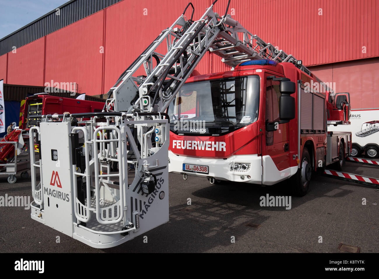 L'un d'urgence Outils/clan m32l-à échelle télescopique doté d''une section cinq remonte avec 32 mètres de hauteur de travail pendant l'urgence services show, un événement commercial de deux jours s'est tenue au National Exhibition Centre à Birmingham. Banque D'Images
