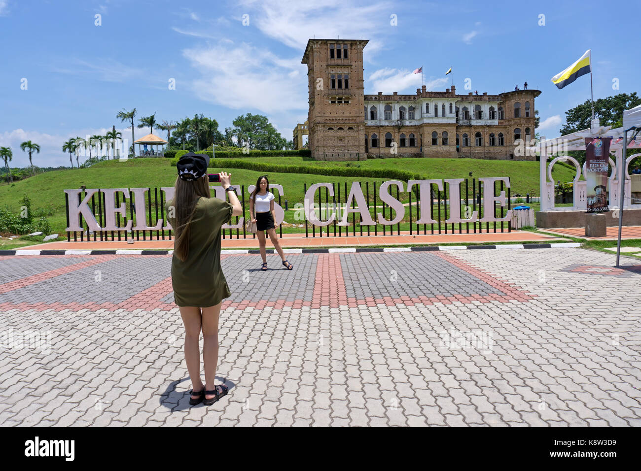 Ipoh, Malaisie - le 17 septembre 2017 : taking photo touristique à kellie's Castle, attraction populaire à Ipoh, Perak. Banque D'Images