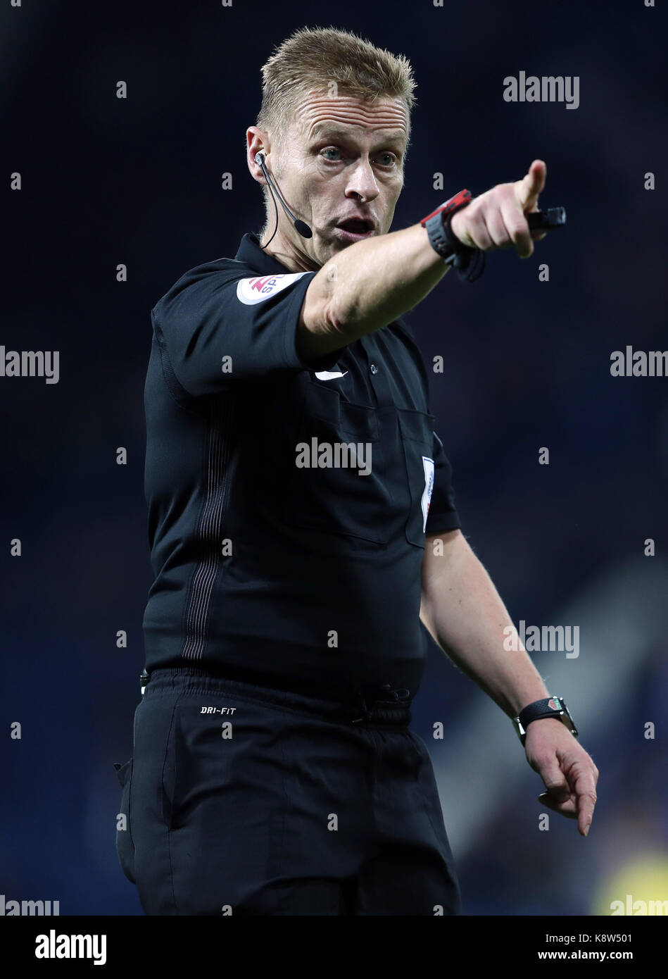 Arbitre Michael Jones au cours de la troisième série, coupe du buffle match à The Hawthorns, West Bromwich Albion. press association. photo photo date : mercredi 20 septembre 2017. voir l'activité de soccer histoire west brom. crédit photo doit se lire : David Davies/pa wire. restrictions : editorial n'utilisez que pas d'utilisation non autorisée avec l'audio, vidéo, données, listes de luminaire, club ou la Ligue de logos ou services 'live'. en ligne de-match utilisation limitée à 75 images, aucune émulation. aucune utilisation de pari, de jeux ou d'un club ou la ligue/dvd publications. Banque D'Images