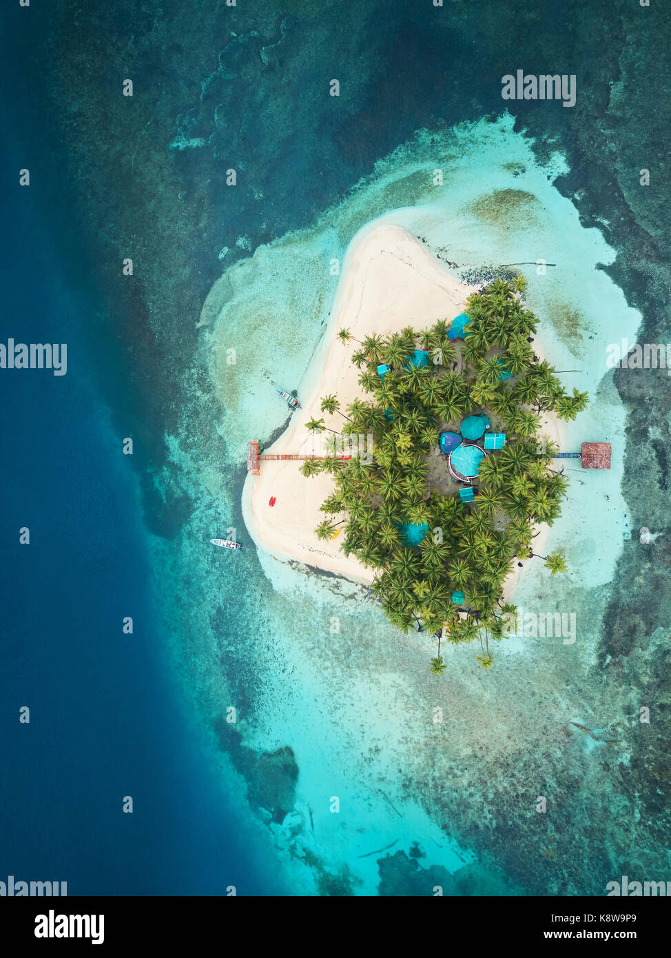 Locations sur l'île des Caraïbes drone voir ci-dessus Photo Stock - Alamy