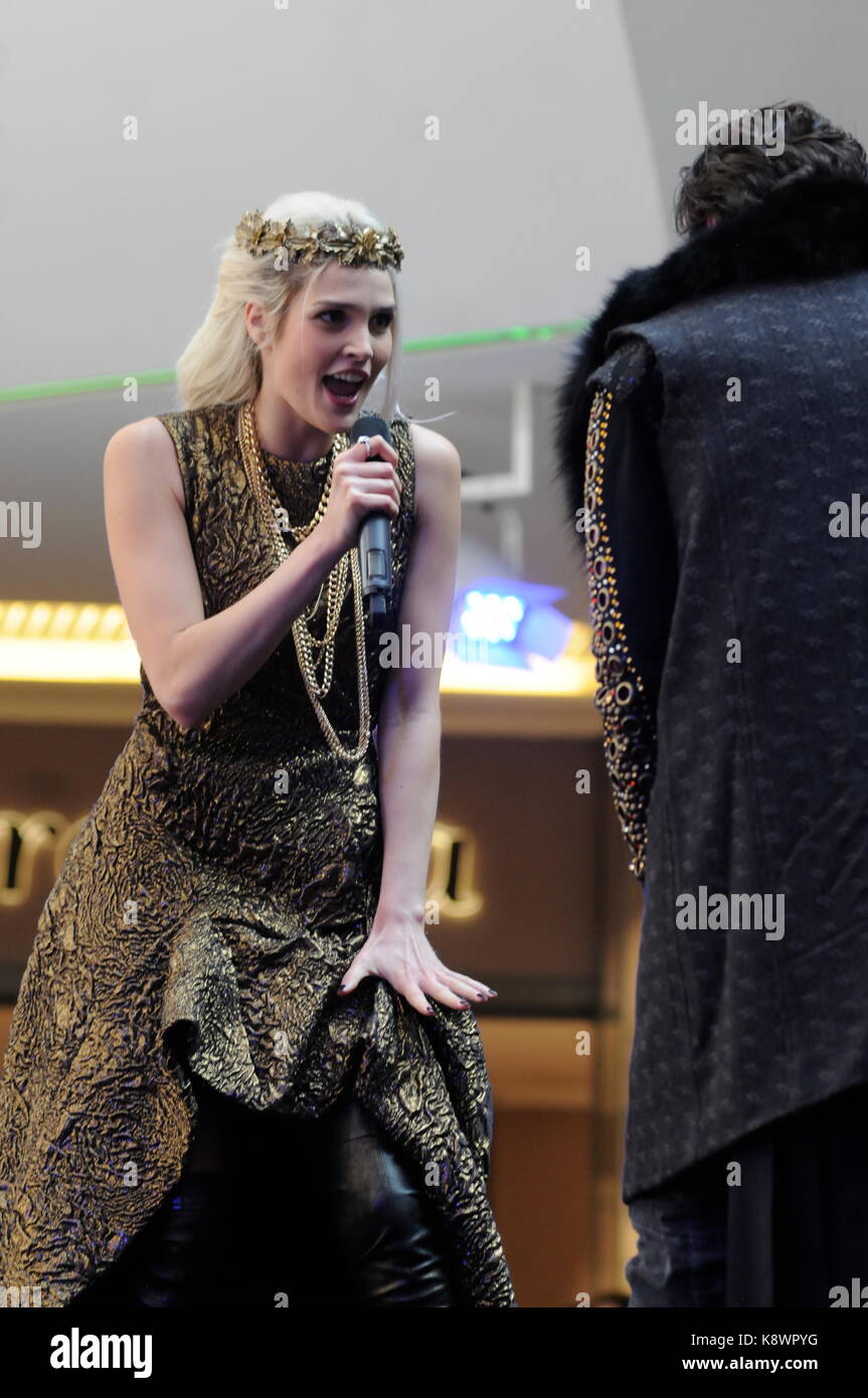 La Chanteuse Francaise Camille Lou Assiste A Presenter A Lyon France Photo Stock Alamy