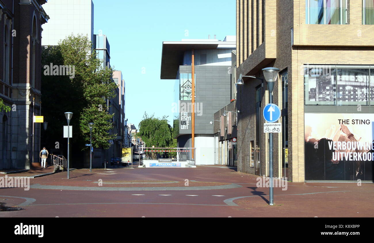 Zaailand square à la recherche vers le Musée frison dans la région de Leeuwarden, Frise, Pays-Bas. Banque D'Images