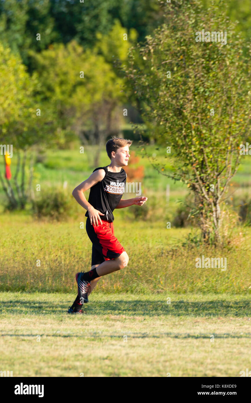 Image d'un cross-country de l'école intermédiaire rencontrez tenue en Oregon, Wisconsin. Banque D'Images