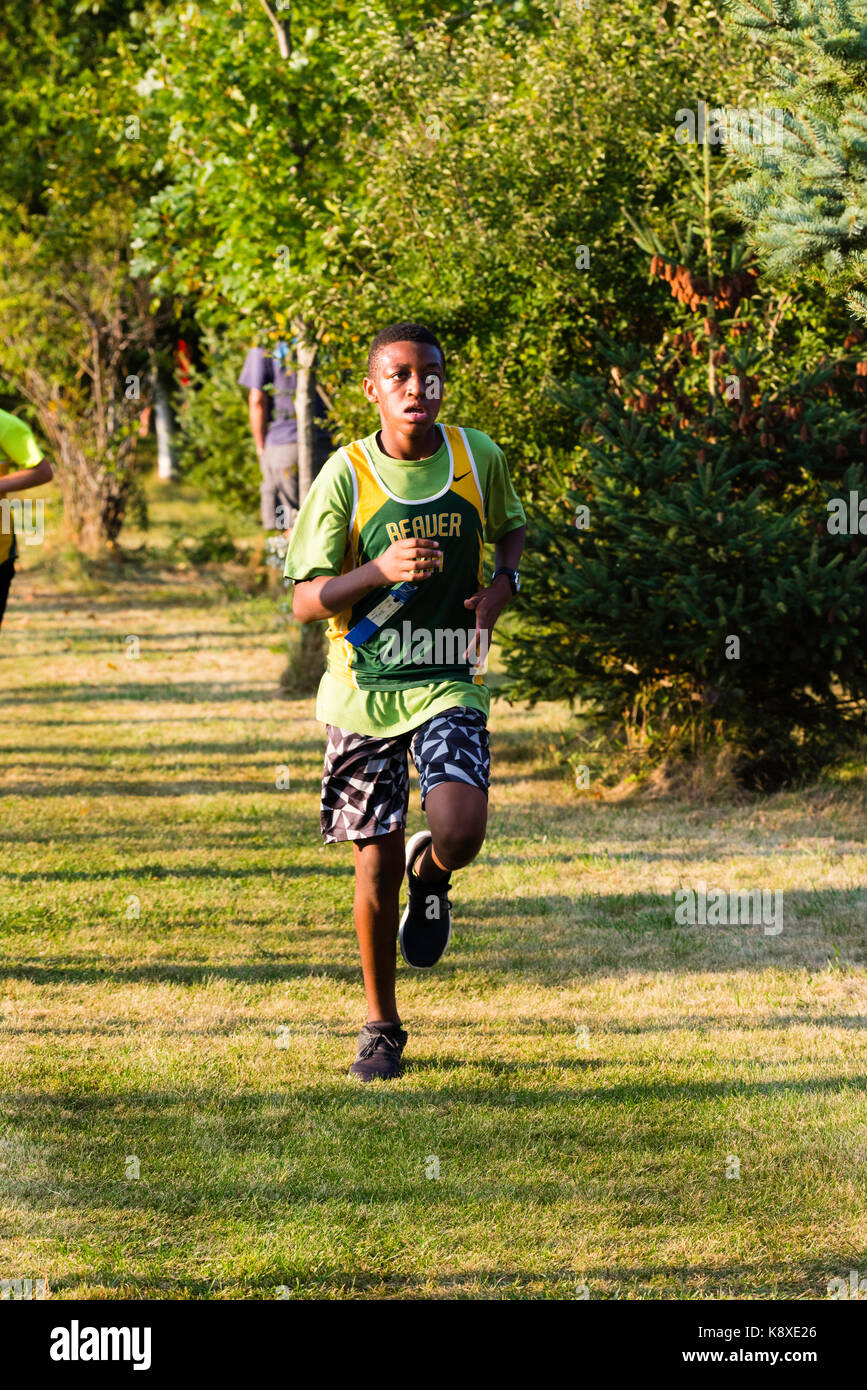 Image d'un cross-country de l'école intermédiaire rencontrez tenue en Oregon, Wisconsin. Banque D'Images