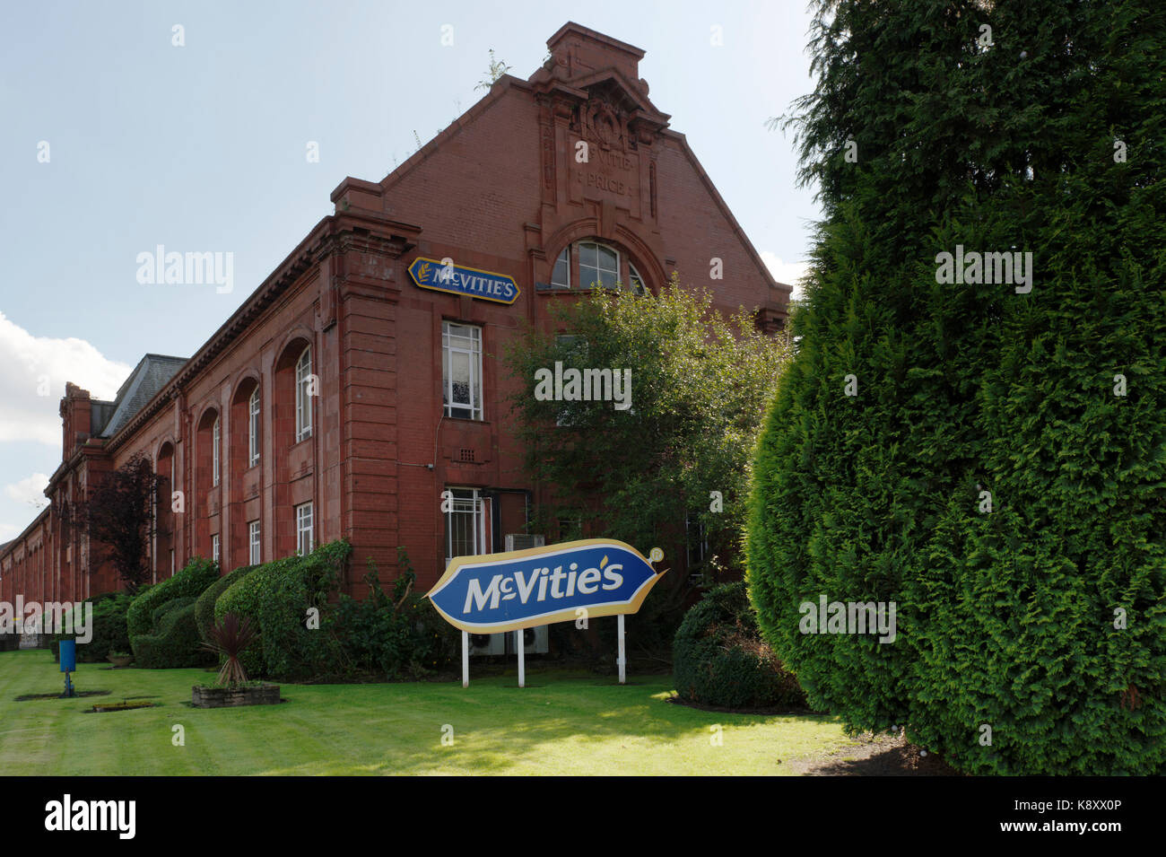 Un signe extérieur de la McVitie's Factory, sur la frontière de Levenshulme et Heaton Chapel à Manchester avec le logo de l'entreprise (usage éditorial uniquement). Banque D'Images