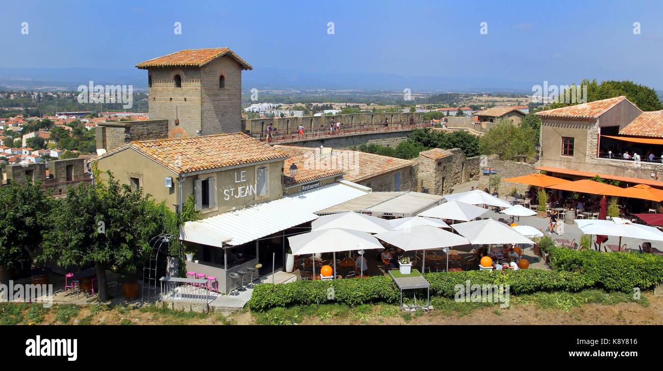 Restaurant "le st jean" dans la cité médiévale de Carcassonne, la cité,  languedoc-roussillon, france Photo Stock - Alamy