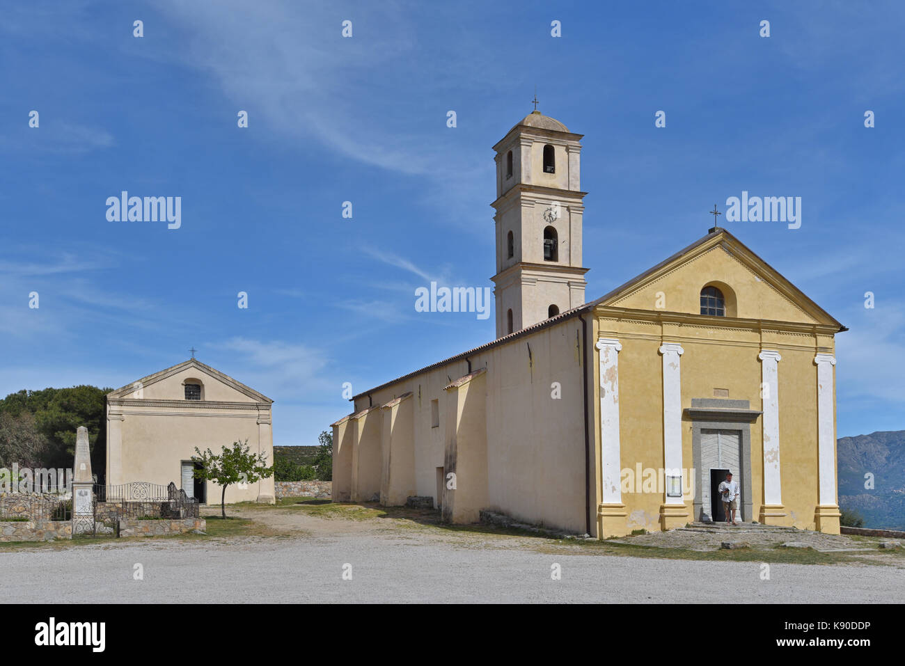 Ancienne église dans le village corse Sant'Antonino Banque D'Images