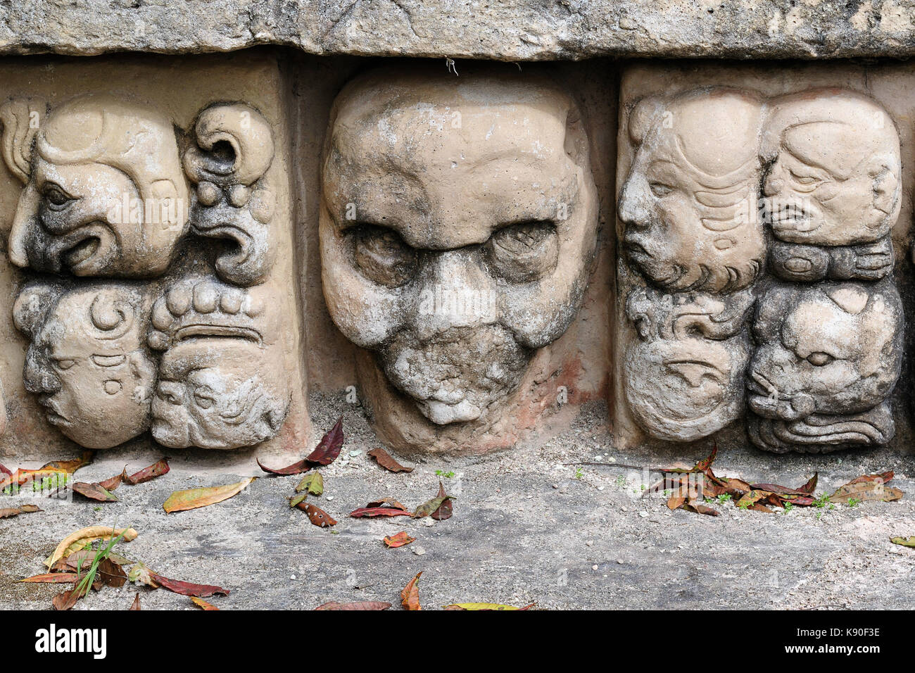 Le Honduras, cité maya à Copan ruines. La photo présente le détail de la décoration de murs du temple Banque D'Images