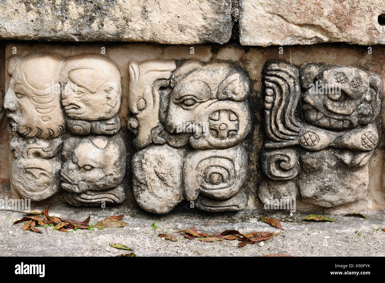 Le Honduras, cité maya à Copan ruines. La photo présente le détail de la décoration de murs du temple Banque D'Images