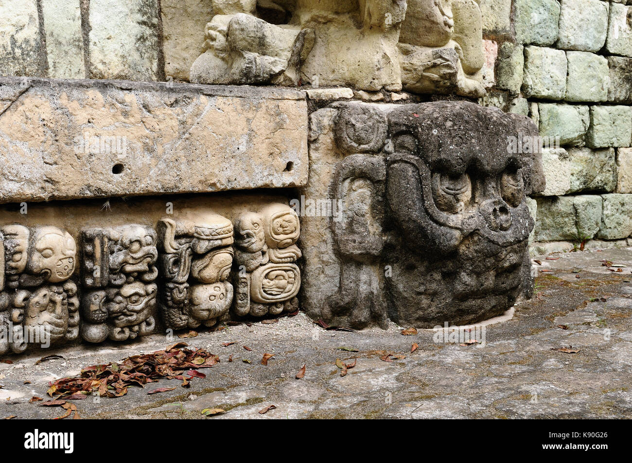Le Honduras, cité maya à Copan ruines. La photo présente le détail de la décoration de murs du temple Banque D'Images