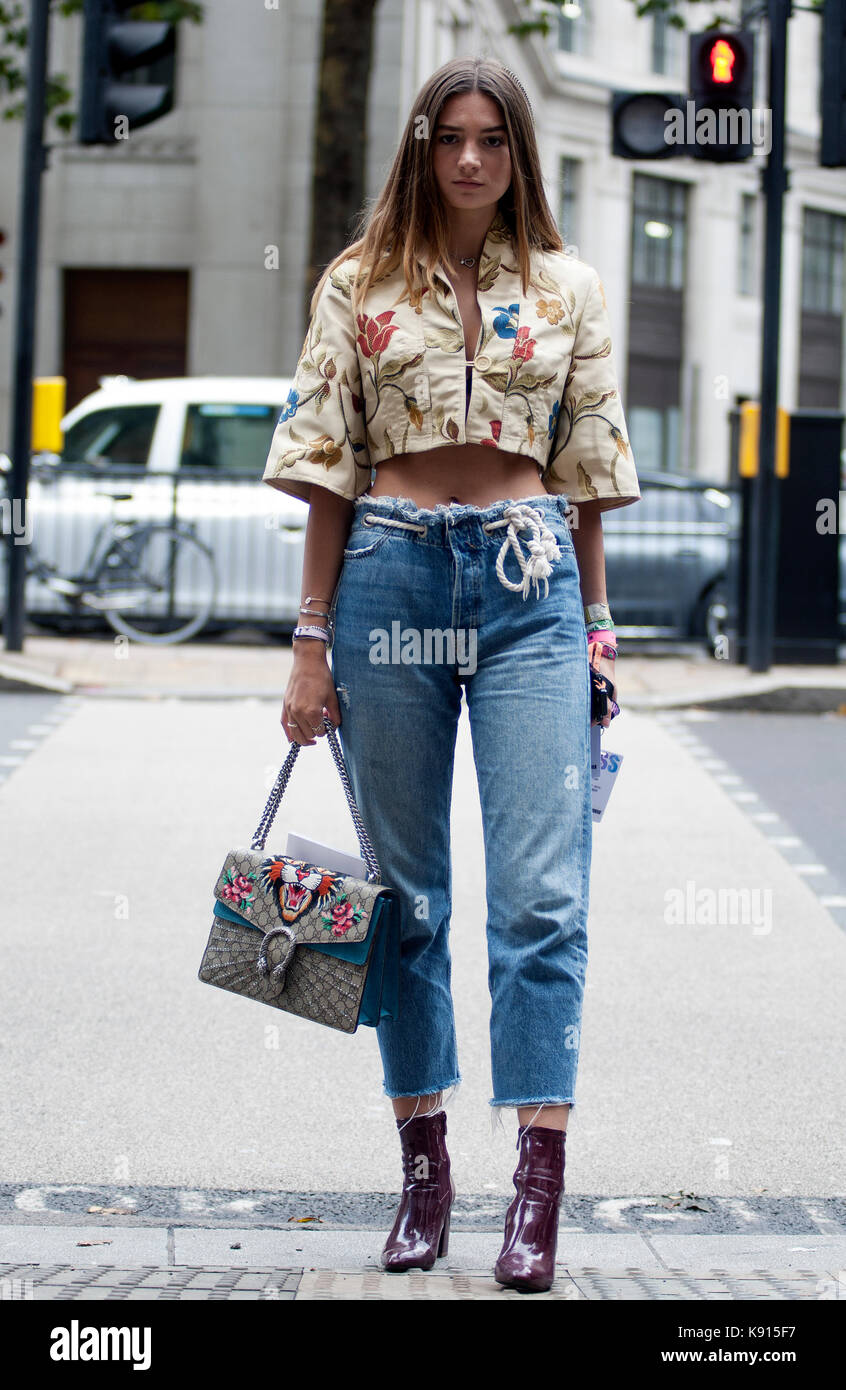 Le street style du jour 5 de London fashion week, printemps été 2018, le mardi 19 septembre 2017. Banque D'Images