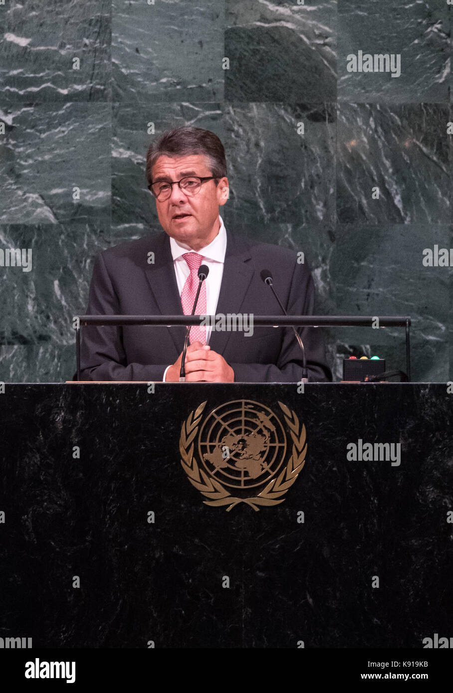 New York, USA. Sep 21, 2017. Ministre des affaires étrangères allemand Sigmar Gabriel (SPD) prenant la parole à l'assemblée générale des Nations unies à New York, USA, 21 septembre 2017. crédit : Bernd von jutrczenka/dpa/Alamy live news Banque D'Images
