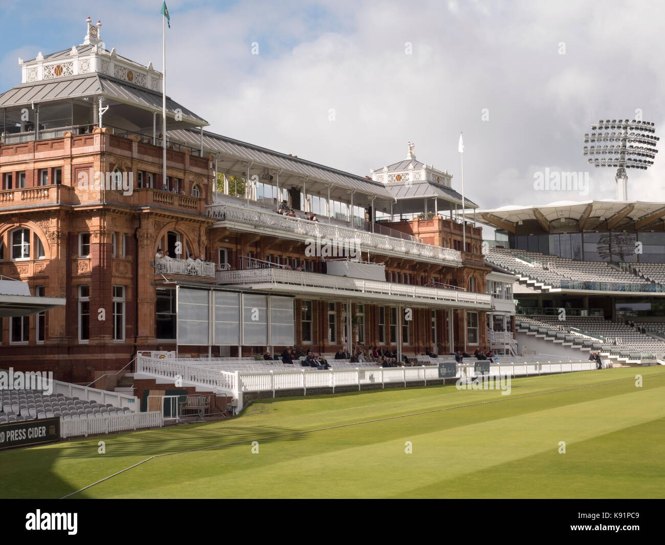 L'emblématique célèbre pavillon à Lords Cricket Ground, St John's Wood, Londres, Angleterre, Royaume-Uni Banque D'Images