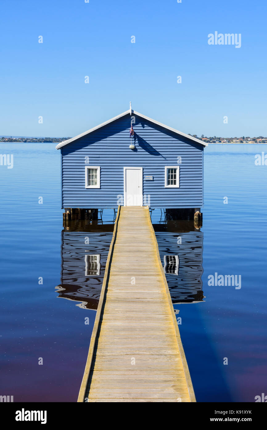 Le bord de Crawley Boatshed également connu sous le nom de Blue Boat House sur la rivière Swan à Matilda Bay, Crawley, Perth, Australie occidentale Banque D'Images