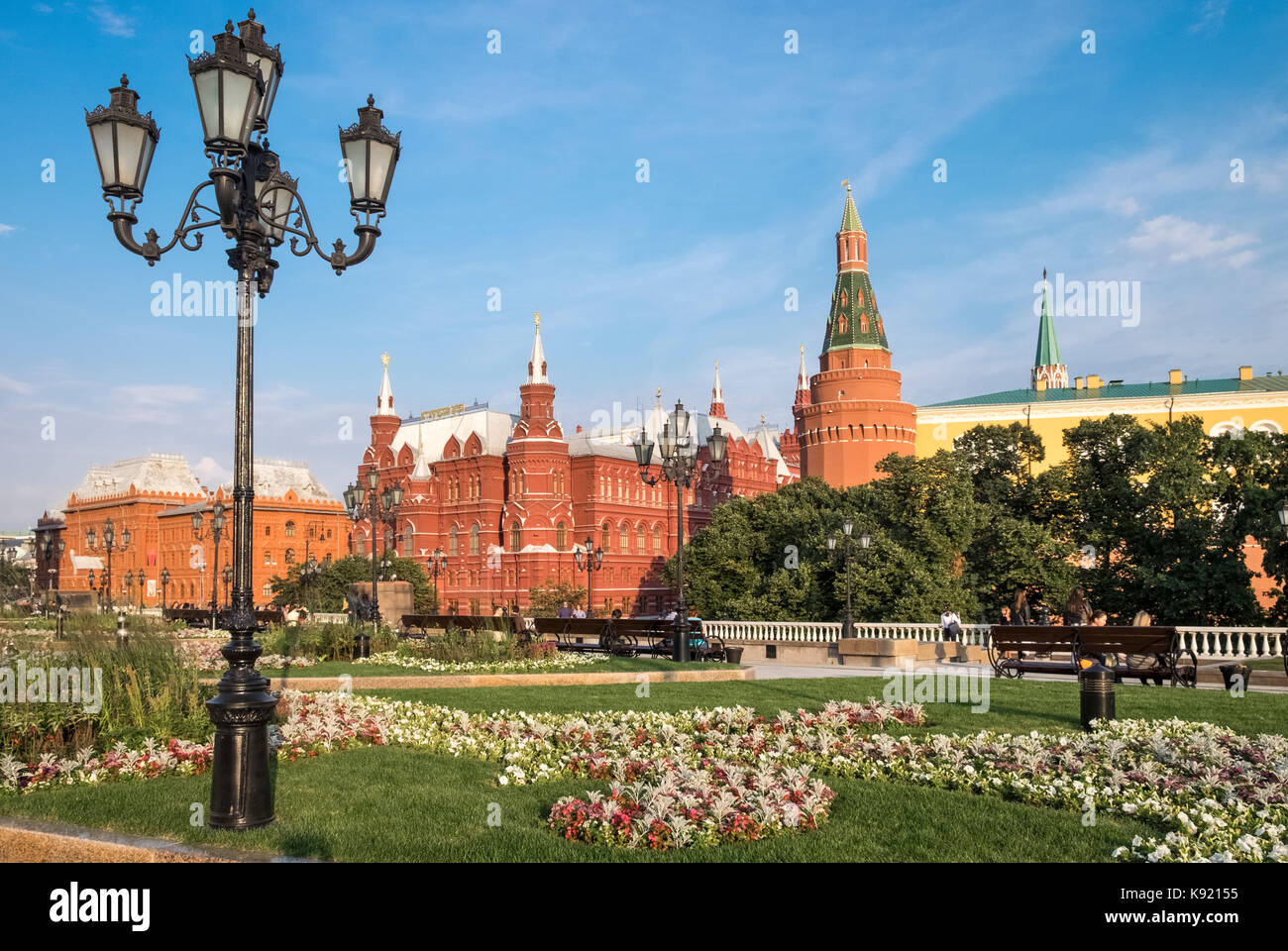 Le Musée Historique d'État et de coin (Arsenal) Arsenalanya Uglovaya bâtiments Tower, vue de Manege Square, Moscou, Russie Banque D'Images