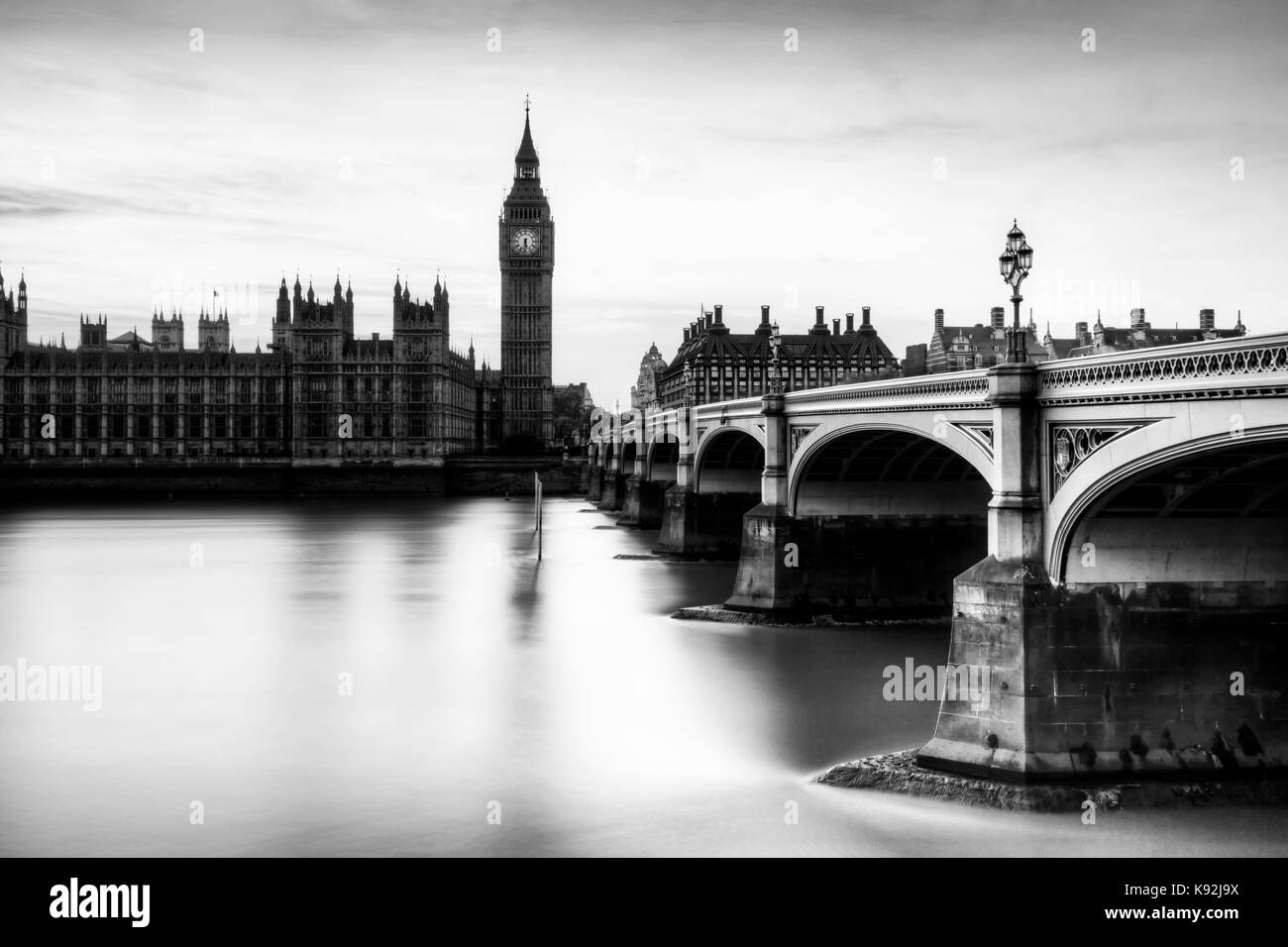 Les chambres du parlement (palais de Westminster) et le pont de Westminster, London, UK Banque D'Images