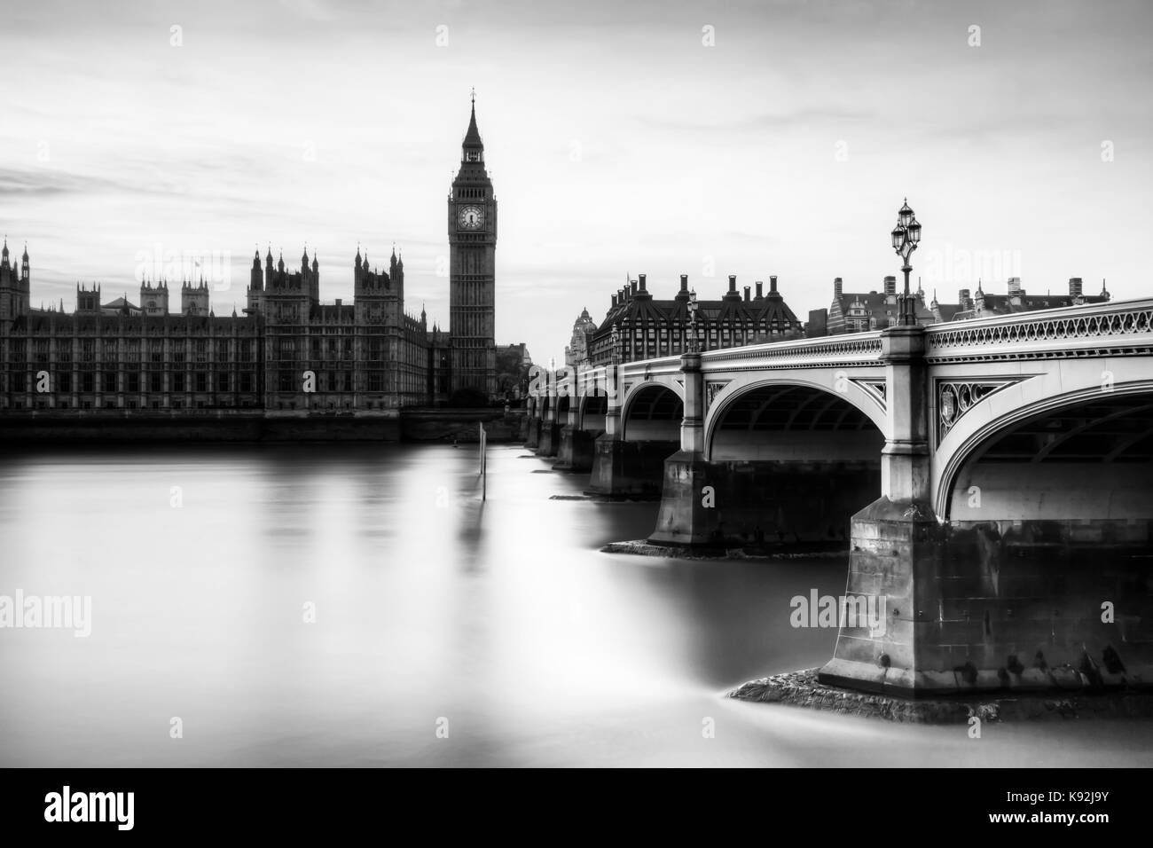 Les chambres du parlement (palais de Westminster) et le pont de Westminster, London, UK Banque D'Images