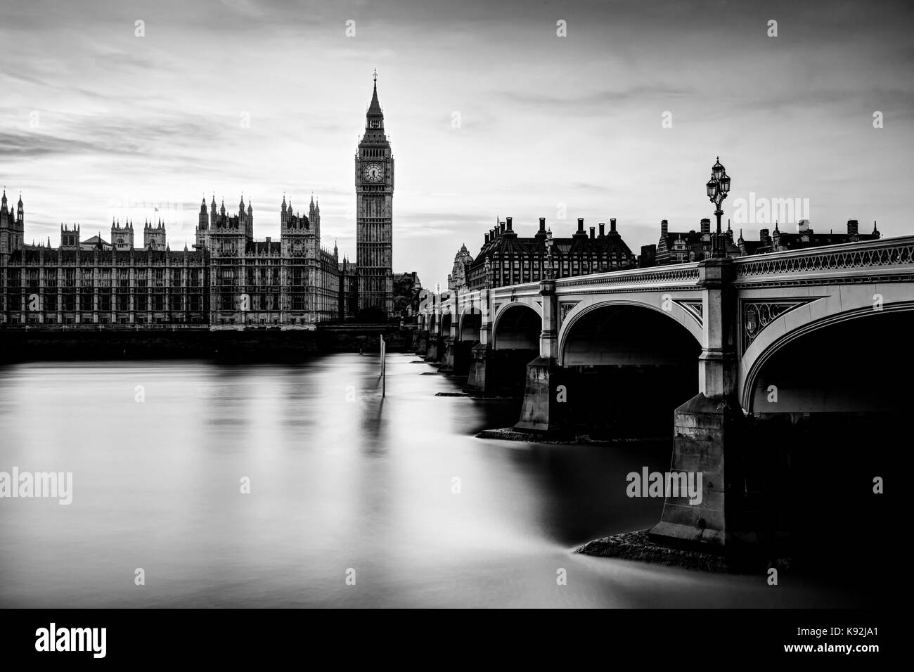 Les chambres du parlement (palais de Westminster) et le pont de Westminster, London, UK Banque D'Images