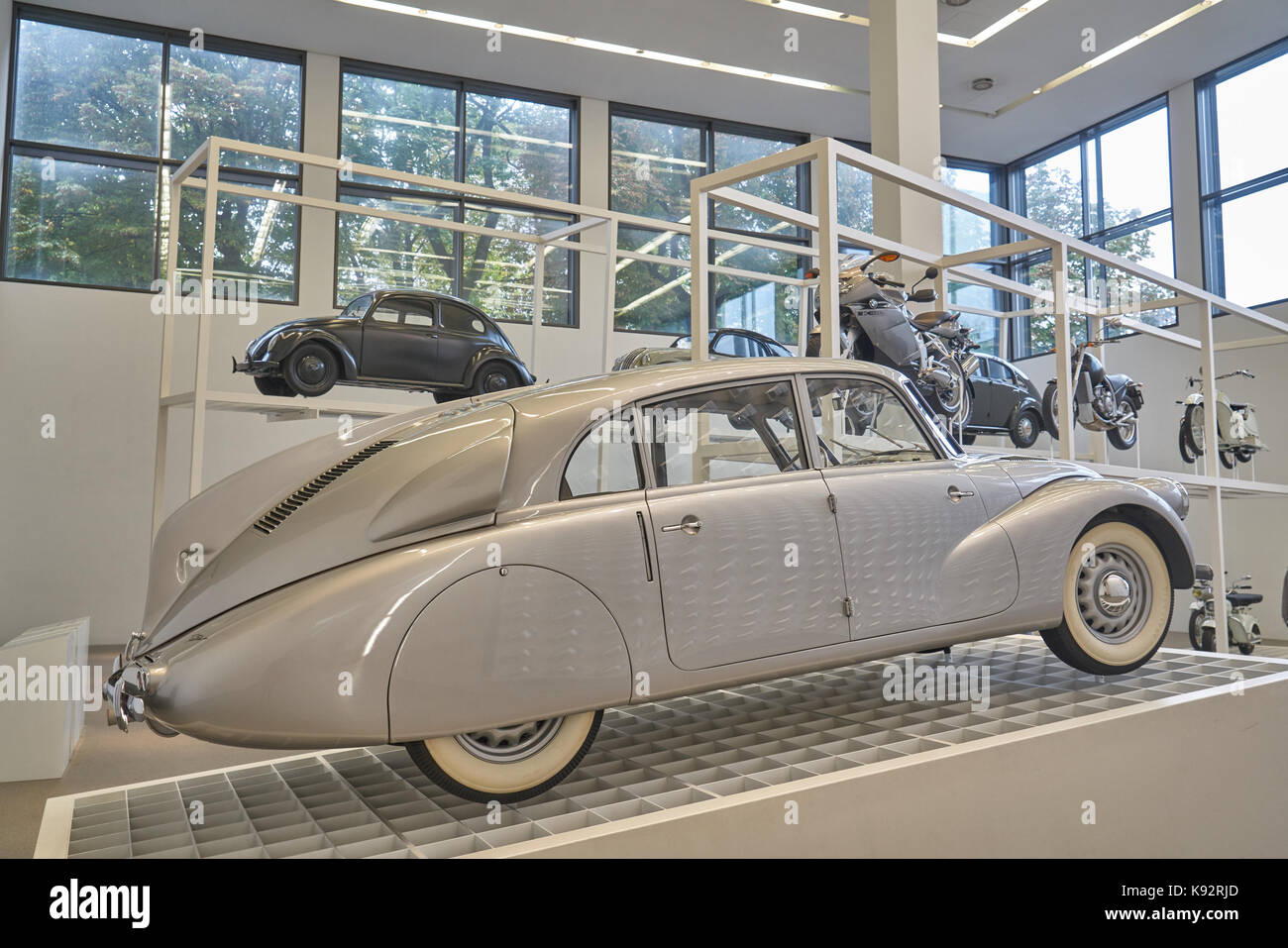 Voitures montré dans la nouvelle collection est partie, la Pinakothek der Moderne, Munich, Allemagne Banque D'Images