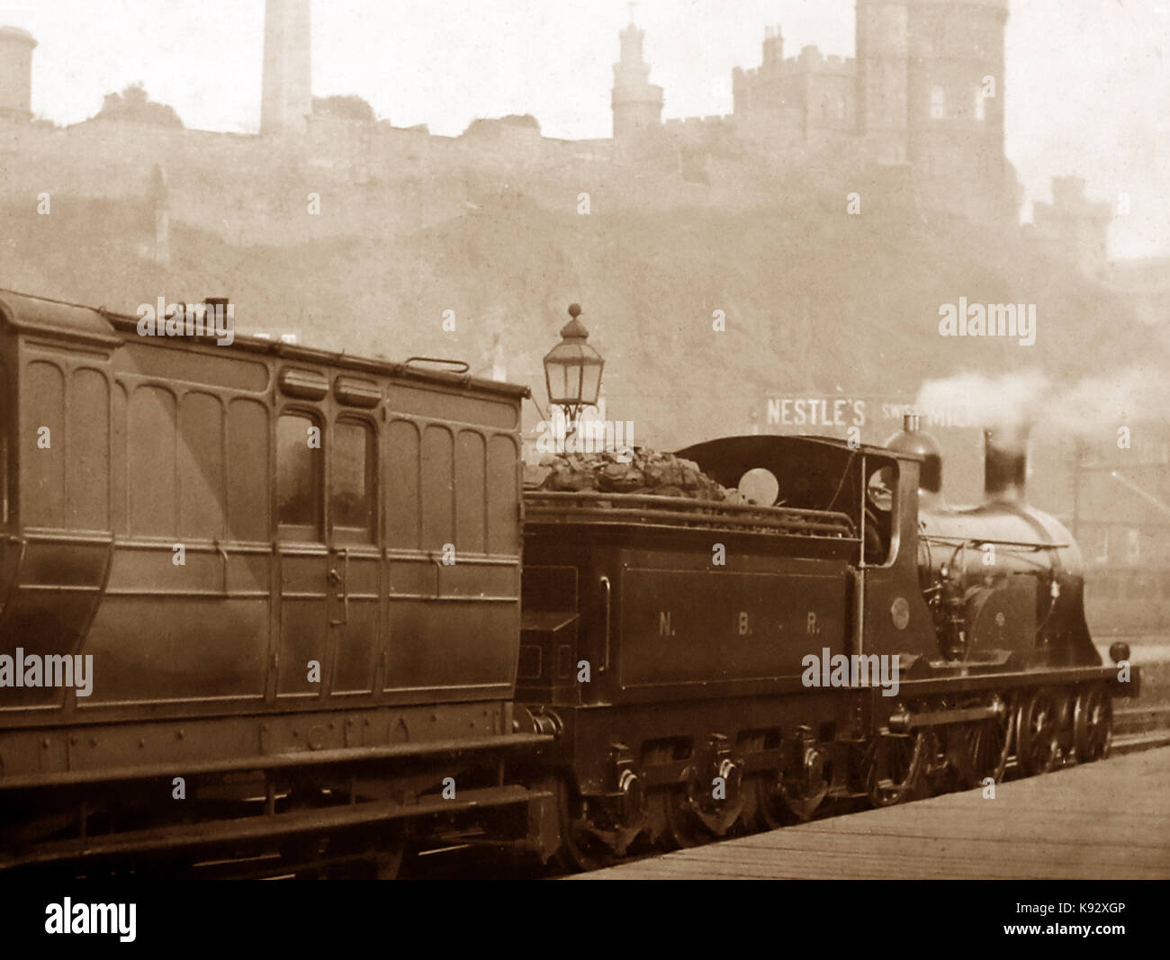 Un train de chemin de fer du nord de la période victorienne, à Édimbourg Banque D'Images