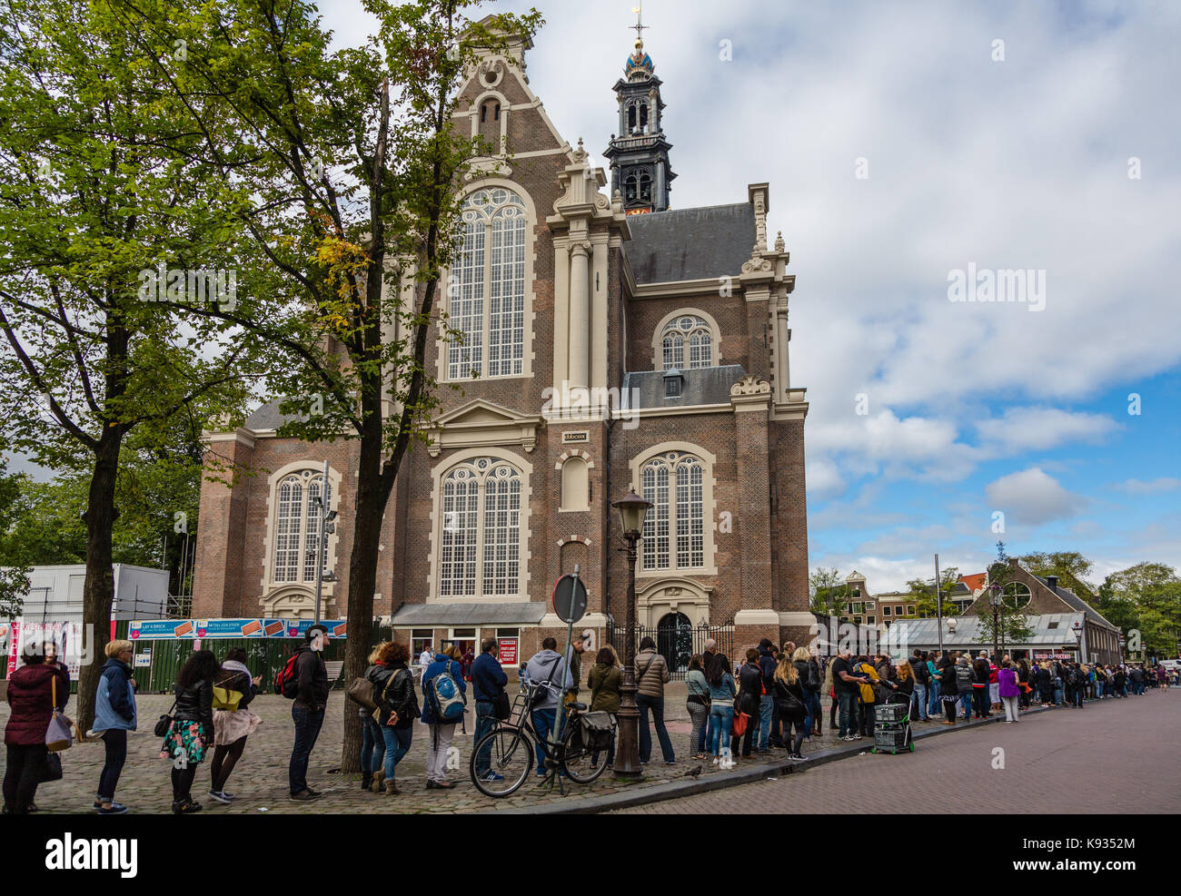 File d'attente pour visiter la maison d'Anne Frank, Amsterdam Banque D'Images