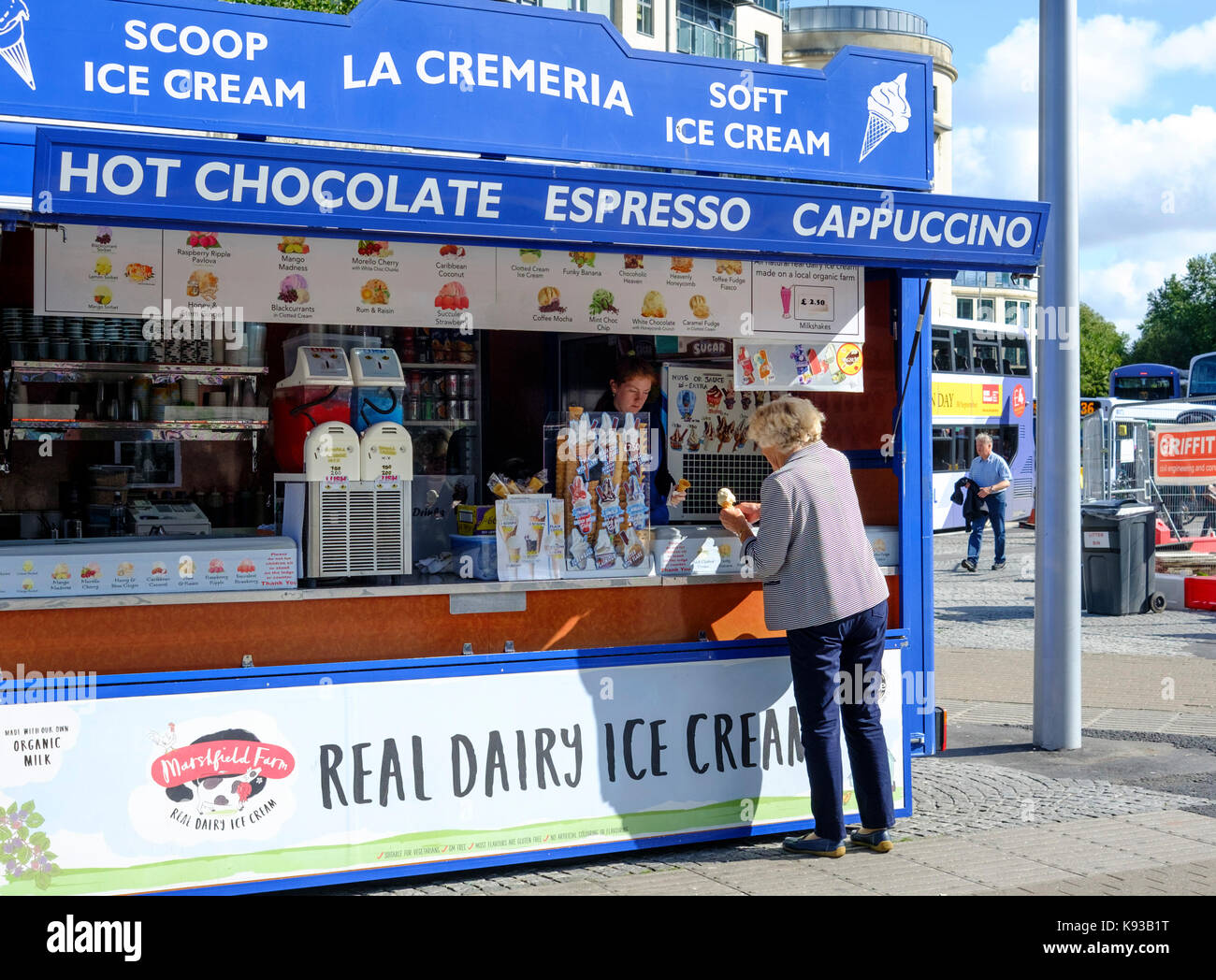 La cremeria, glaces stall dans le centre-ville de Bristol en Angleterre. Banque D'Images