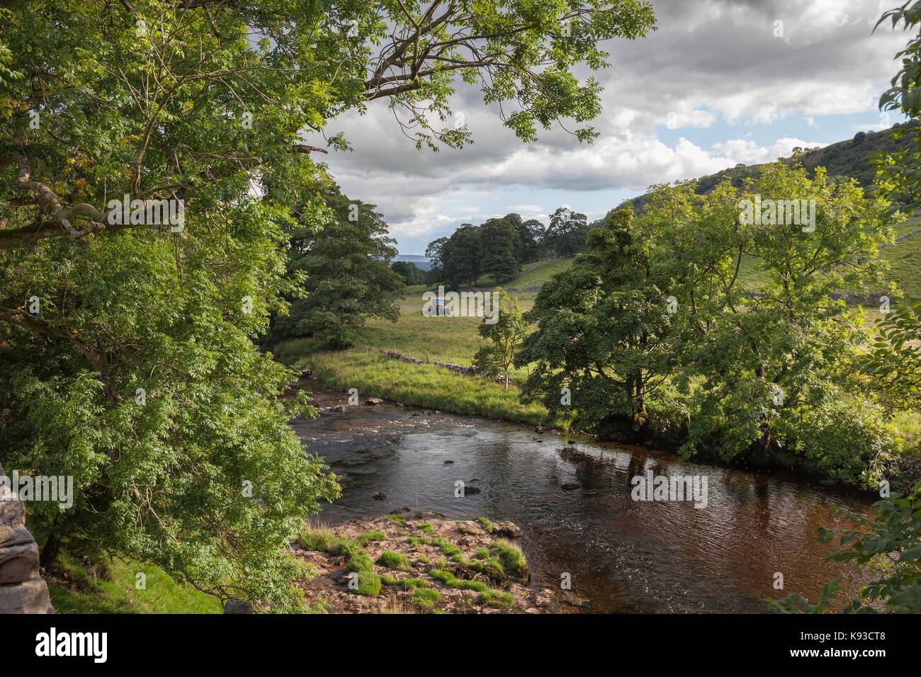 River wharfe, wharfedale, Yorkshire Dales national park, England. Banque D'Images