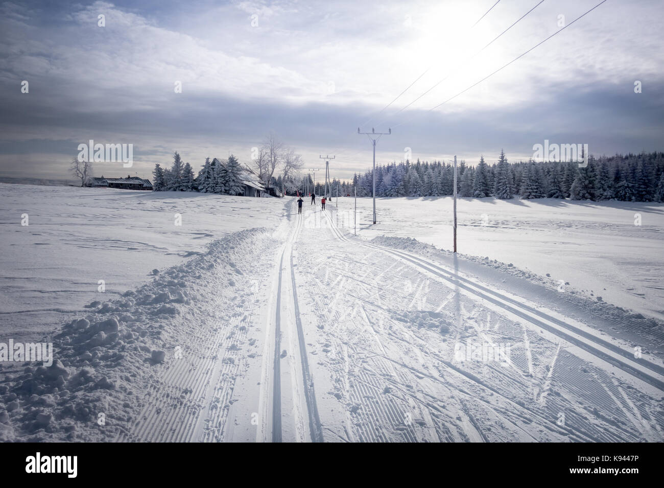 Paysage de montagne d'hiver avec des pistes de ski, montagnes Jeseniky République Tchèque Banque D'Images